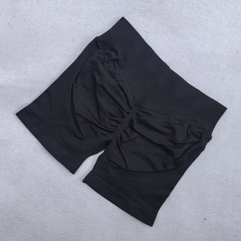 2-Piece Women’s Seamless Yoga Set – Strappy Tank & Scrunch Shorts