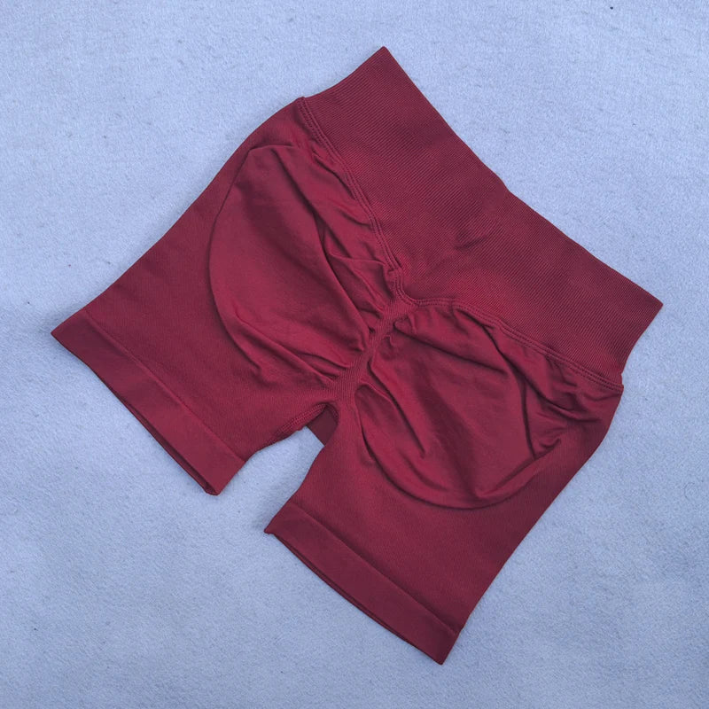 2-Piece Women’s Seamless Yoga Set – Strappy Tank & Scrunch Shorts