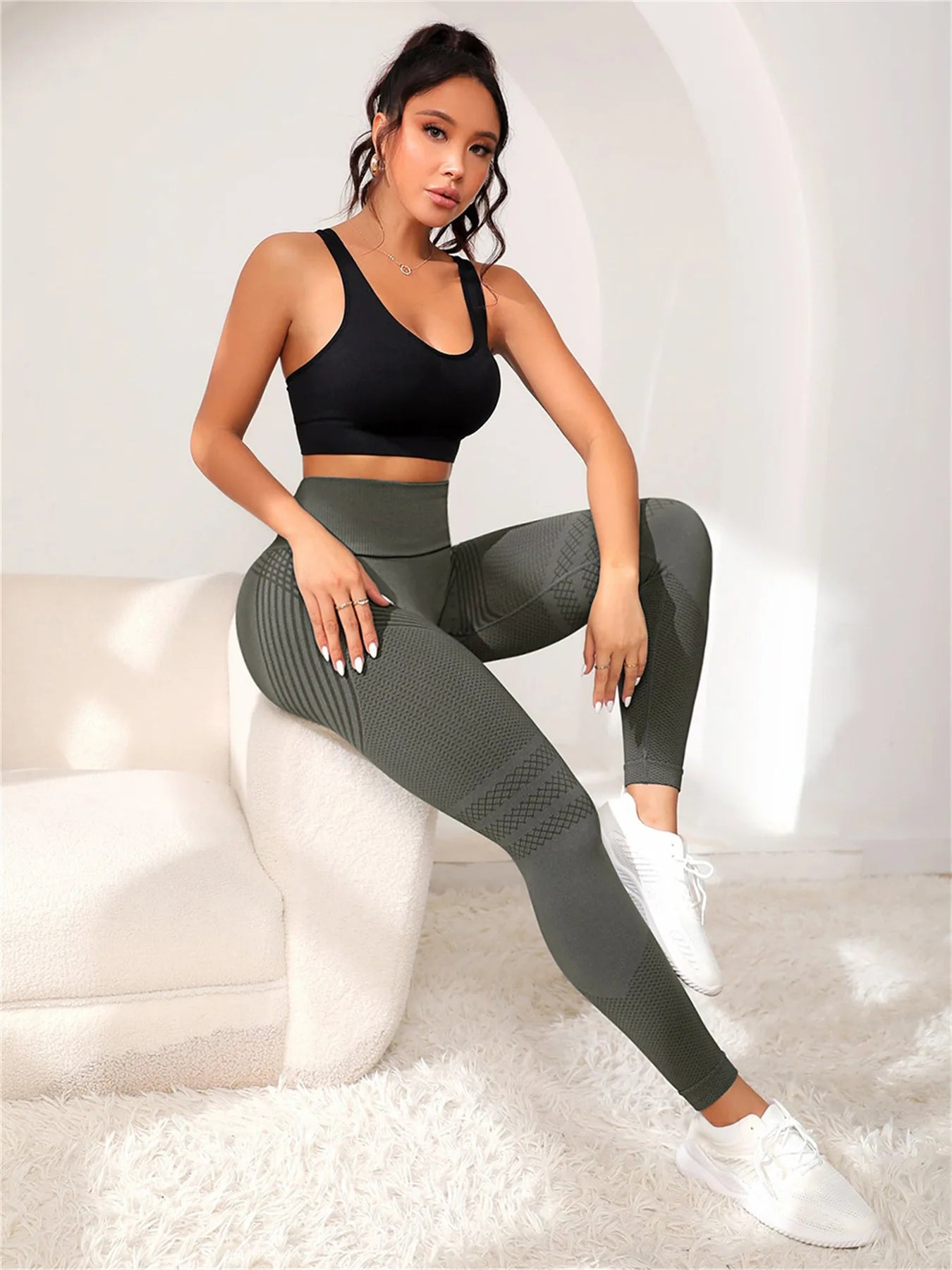 Women’s High-Waisted Fitness Pants with Contour Lines