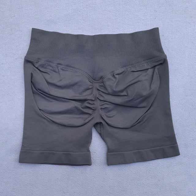 2-Piece Women’s Seamless Yoga Set – Strappy Tank & Scrunch Shorts