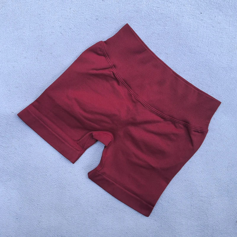 2-Piece Women’s Seamless Yoga Set – Strappy Tank & Scrunch Shorts