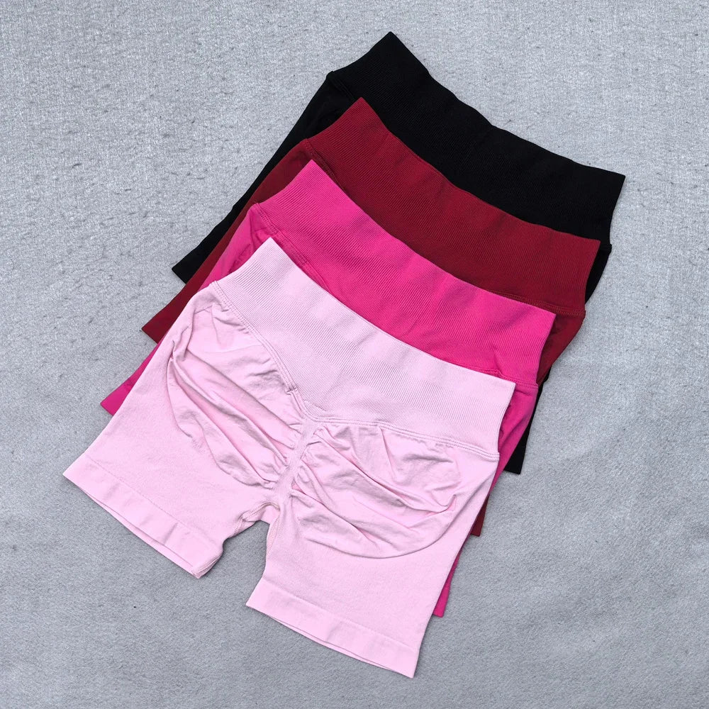 2-Piece Women’s Seamless Yoga Set – Strappy Tank & Scrunch Shorts