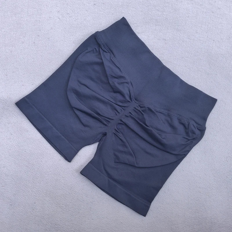 2-Piece Women’s Seamless Yoga Set – Strappy Tank & Scrunch Shorts